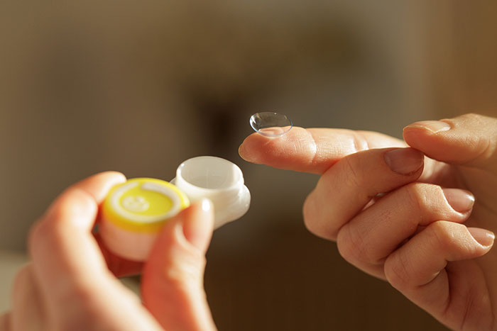 Before You Buy Contact Lenses Online, Read This