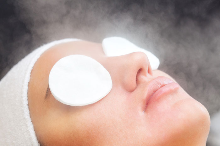 The Benefits of Warm Compresses and Eyelid Massages for Dry Eye Relief